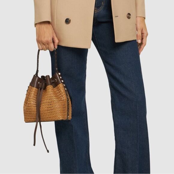 Valentino Garavani Rockstuf Raffia Effect Bucket Bag Tobacco / Cacao NWT - Picture 3 of 7